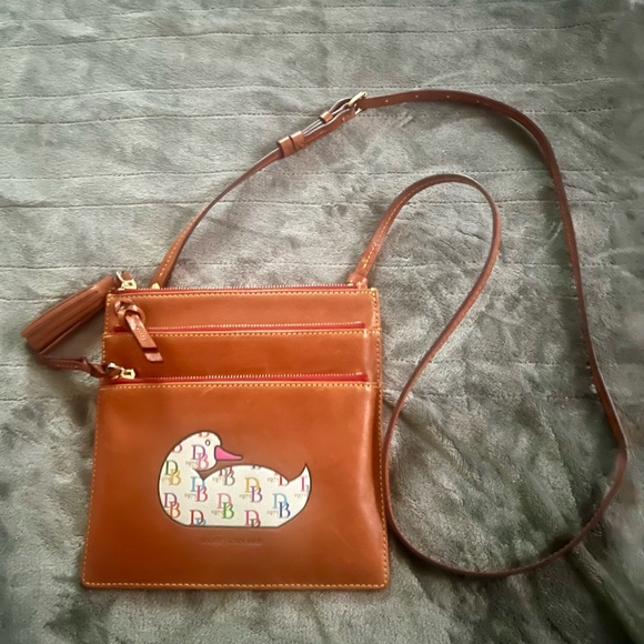 Dooney & Bourke Crossbody Duck DB75 bag - Picture 1 of 13